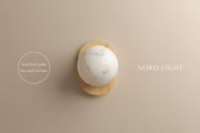מנורת קיר MARBLE WOOD BALL – עץ ושיש טבעי בעבודת יד