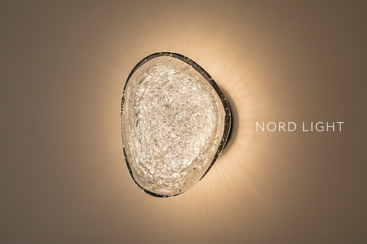 Nord Light – AURA STONE
מנורת קיר דקורטיבית מזכוכית מינרלית