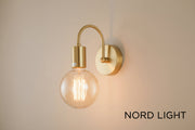ARC NORD – מנורת קיר דקורטיבית בעיצוב קשת
