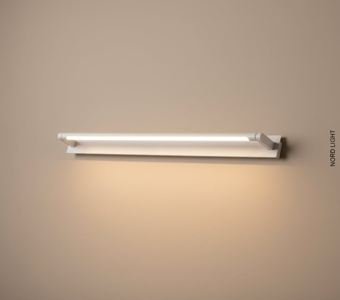 מנורת קיר ארוכה צבע לבן מסתובבת 