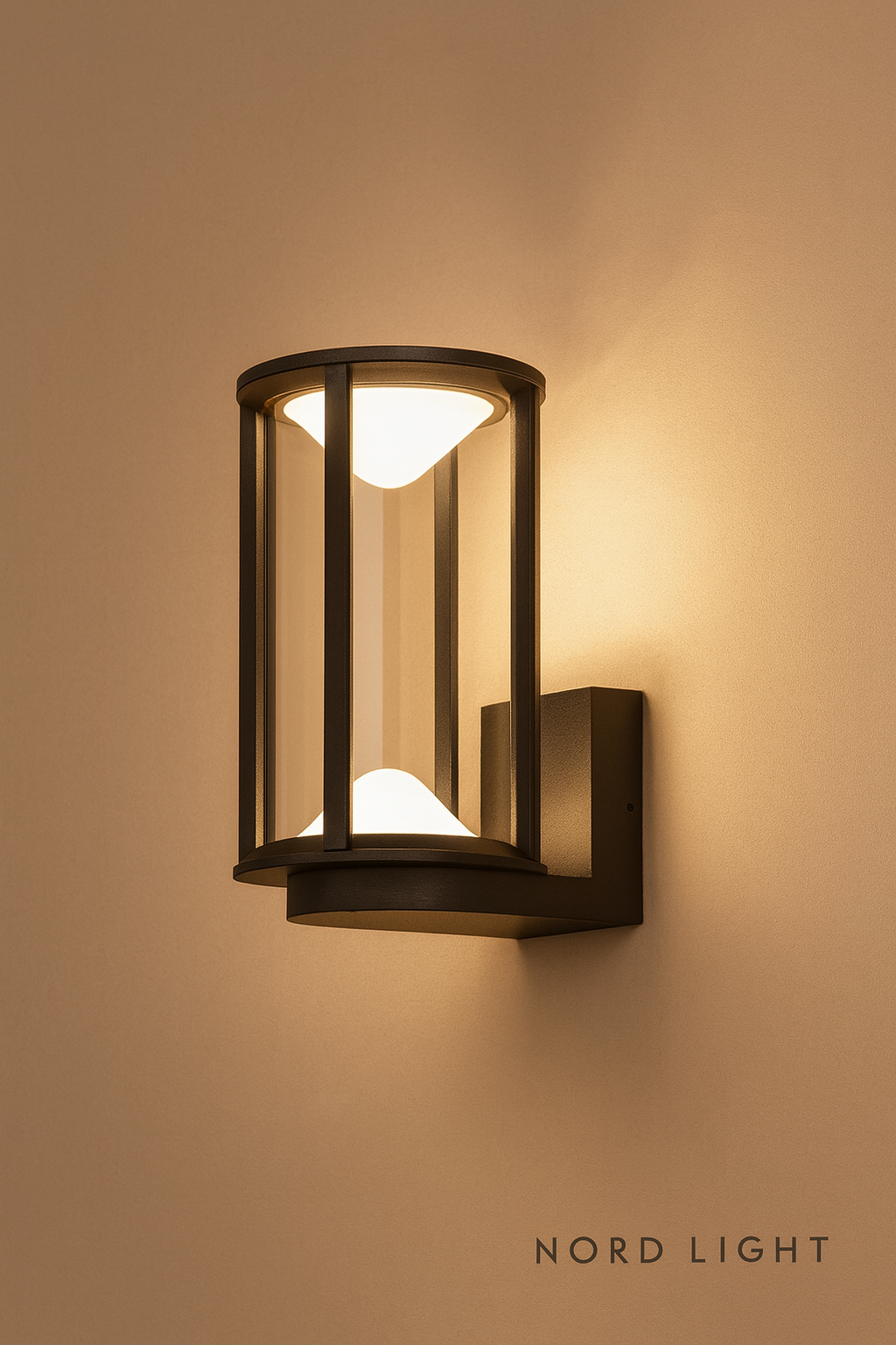 גוף תאורה חיצוני עם זכוכית שקופה ופיזור אור רחב