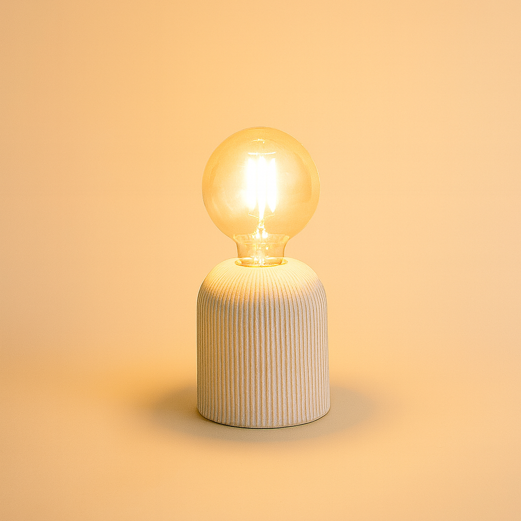 מנורת שולחן דקורטיבית – דגם 4961A לבן