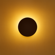 מנורת קיר “ליקוי חמה” – עיצוב עגול יוקרתי בשלושה גדלים