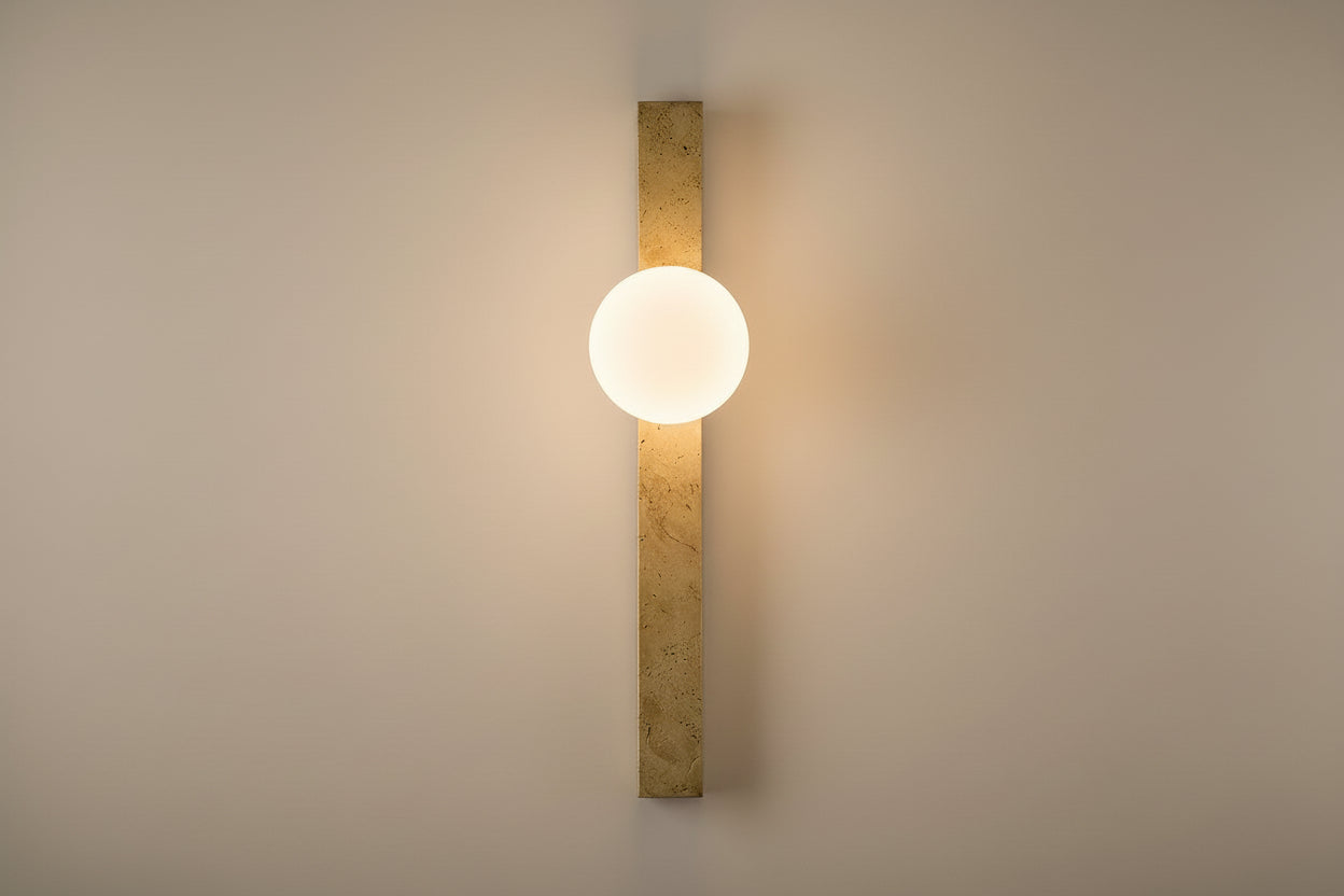 מנורת קיר טרוונטין Luna Wall – גוף תאורה דקורטיבי עם כדור זכוכית