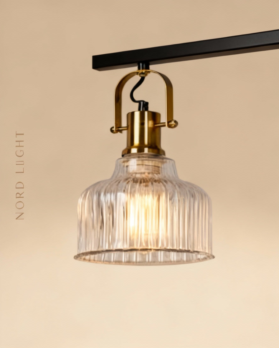 שלישיית רטרו על מסילה – גוף תאורה תלוי בעיצוב זכוכית מחורצת