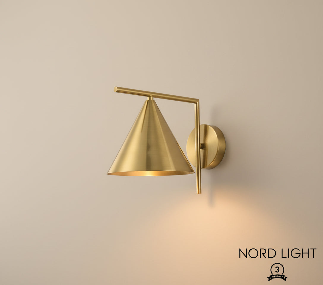 Aurex 67 – מנורת קיר פליז קונוס מעוצבת