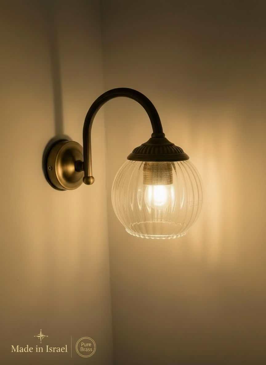 Aurex 912 – מנורת קיר פליז מושחר עם זכוכית מעוצבת