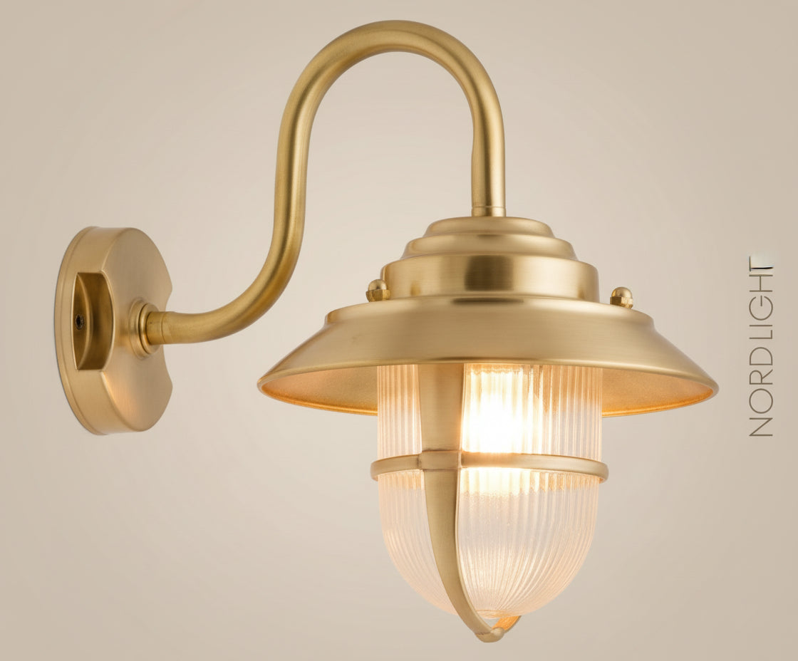 Nord Brass Marine 720 | פנס קיר גינה מפליז אמיתי – עיצוב ימי מרהיב