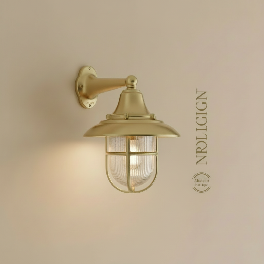 פנס קיר פליז 3011 – יציקת פליז מלאה בעיצוב קלאסי ואותנטי