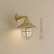 פנס קיר פליז 3011 – יציקת פליז מלאה בעיצוב קלאסי ואותנטי