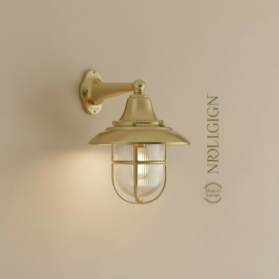 פנס קיר פליז 3011 – יציקת פליז מלאה בעיצוב קלאסי ואותנטי