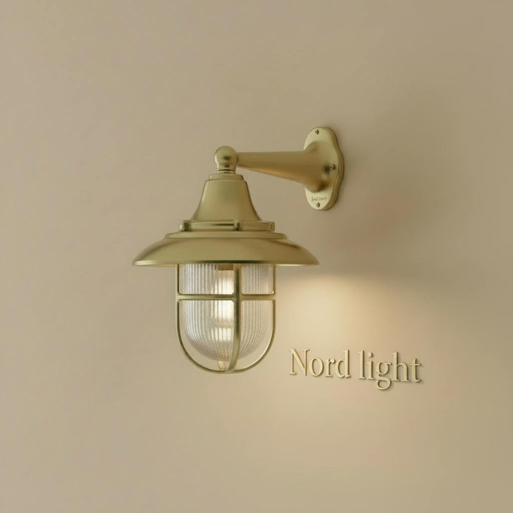 פנס קיר פליז 3011 – יציקת פליז מלאה בעיצוב קלאסי ואותנטי