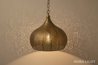 מנורת תלייה ORIENTA – גוון פליז מחורר (2 גדלים)