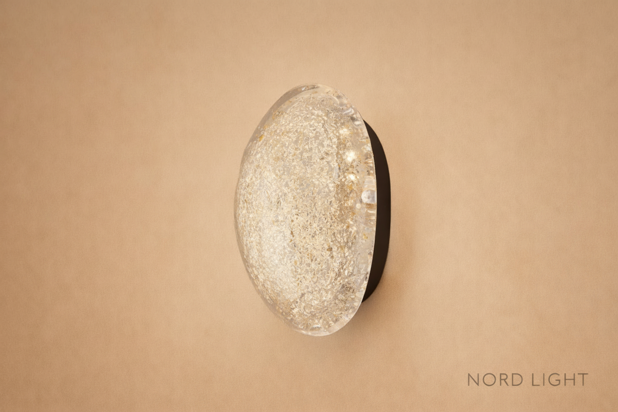 Nord Light – AURA STONE
מנורת קיר דקורטיבית מזכוכית מינרלית