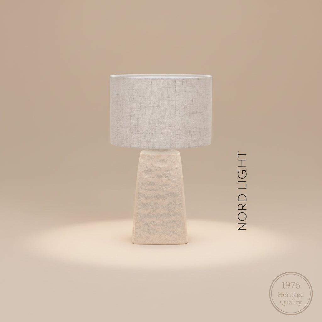 מנורת שולחן STONE COLUMN – מנורה דקורטיבית לשידת לילה