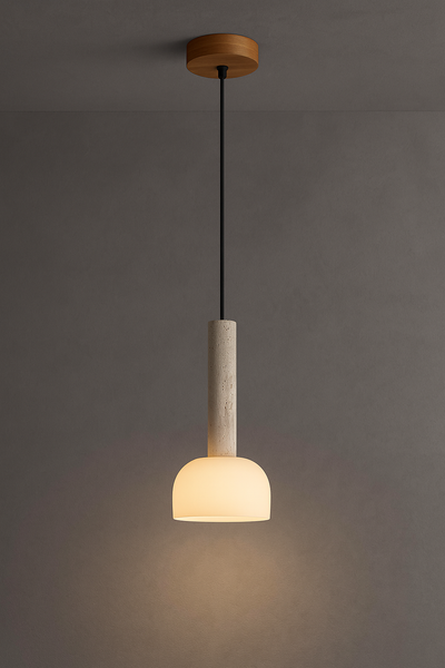 גוף תאורה תלוי "Terra Glow" – שילוב אבן טרוונטין וזכוכית חלבית, בית נורה E27