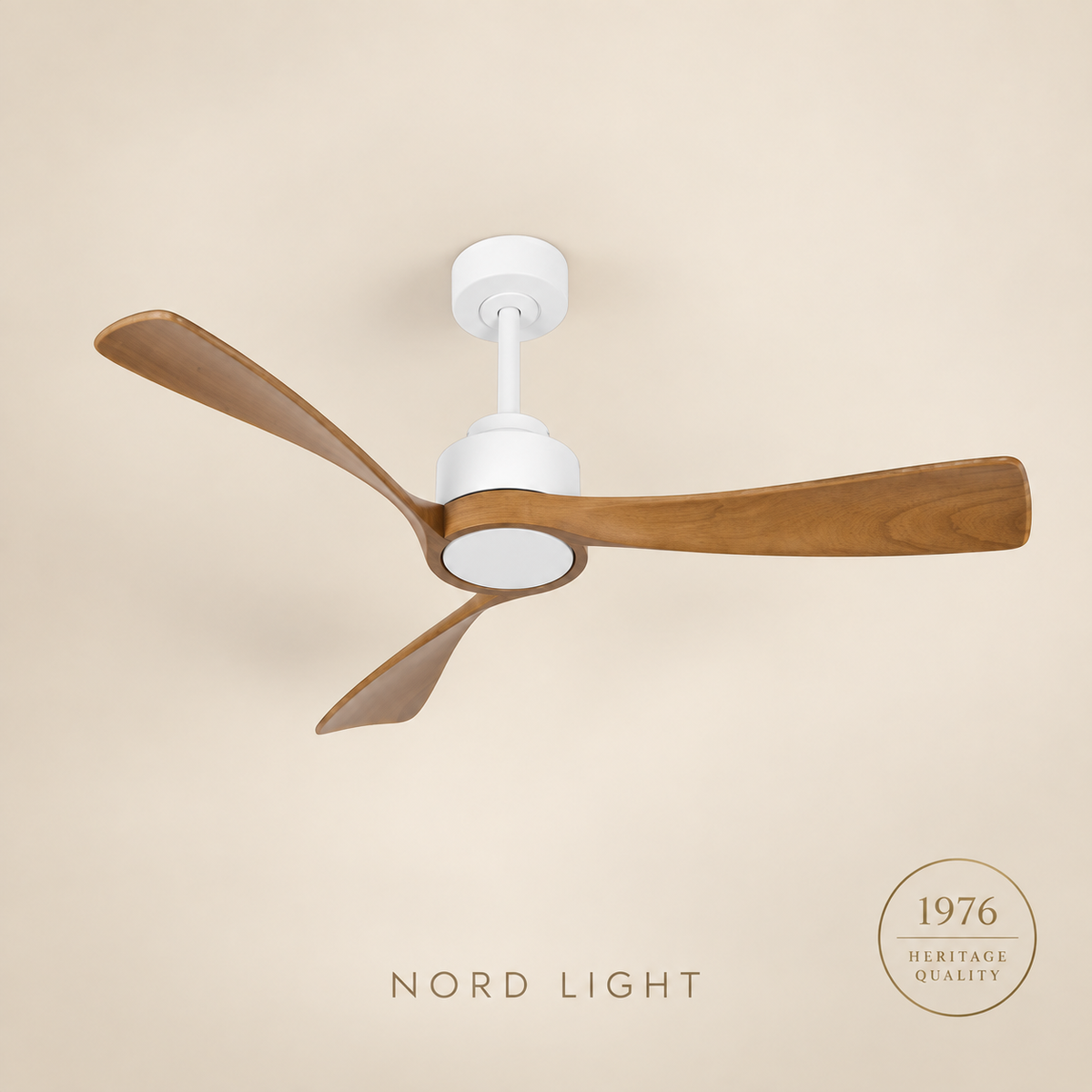 מאוורר תלוי  DC 35W LEVANTE - גימור לבן   - כנפיים עץ אגוז — FAN CLUB | NORD LIGHT