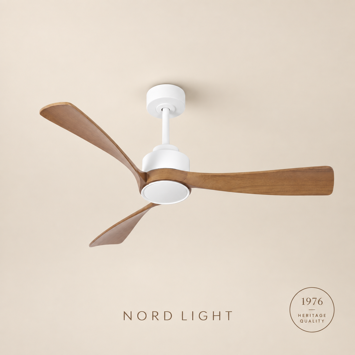 מאוורר תלוי  DC 35W LEVANTE - גימור לבן   - כנפיים עץ אגוז — FAN CLUB | NORD LIGHT