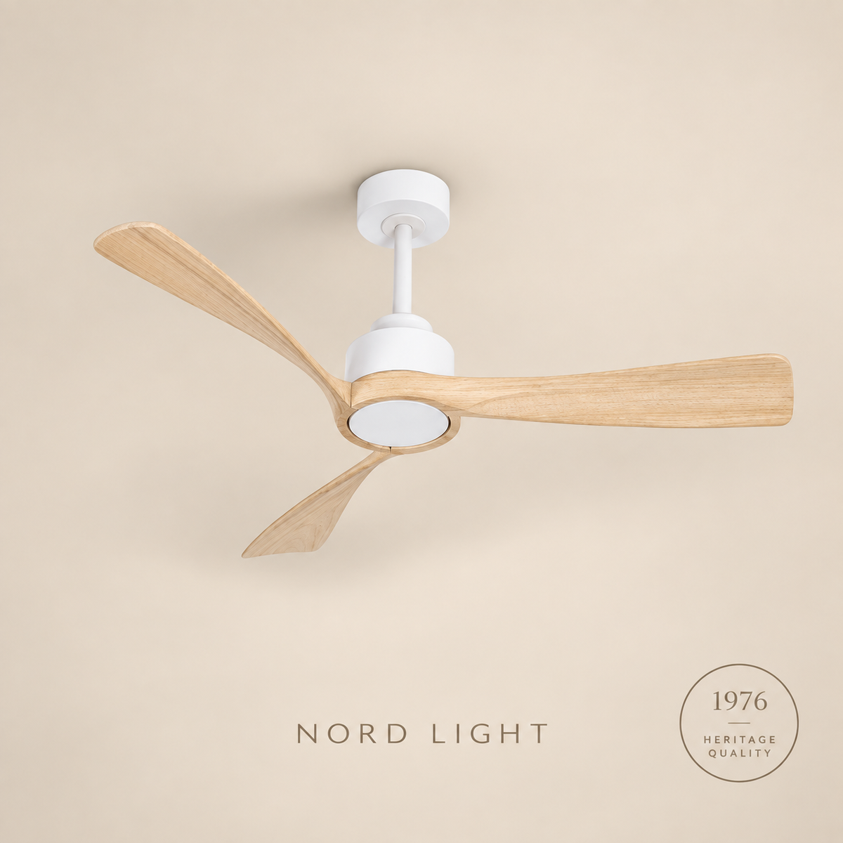 מאוורר תלוי  DC 35W LEVANTE - גימור לבן  - כנפיים עץ טבעי — FAN CLUB | NORD LIGHT