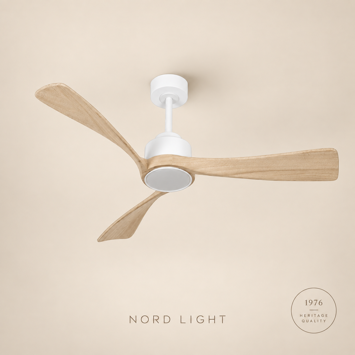 מאוורר תלוי  DC 35W LEVANTE - גימור לבן  - כנפיים עץ טבעי — FAN CLUB | NORD LIGHT