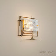 מנורת קיר "אוריאן" – עיצוב אומנותי  בגוון פליז עם זכוכית בעבודת יד